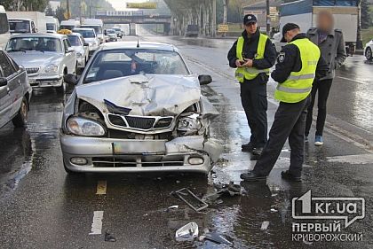 В Кривом Роге столкнулись два Daewoo. Три человека госпитализированы