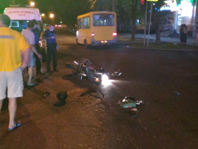 Не справился с управлением: Криворожский мотоциклист попал в аварию