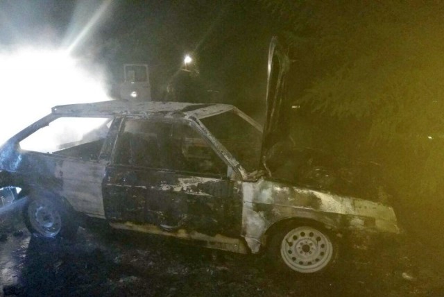 Минувшей ночью в Кривом Роге неизвестные подожгли автомобиль