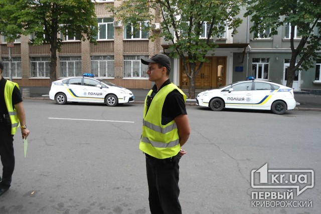 «Стоп-хам» по-криворожски: Полицейские выписывали водителям штрафы за проезд по Почтовому проспекту