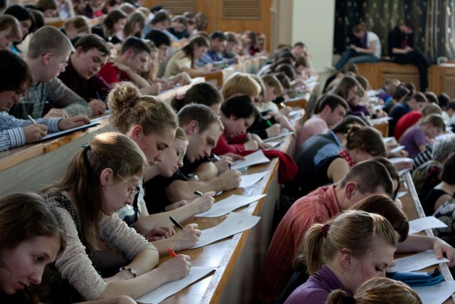 Более 400 тысяч украинских студентов выбрали учебу «на дневном»: Топ-10 самых популярных профессий среди абитуриентов