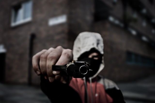 За расстрел из пистолета статья по хулиганству: в Кривом Роге разыскивают стрелков