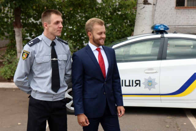 Криворожская патрульная полиция и нардеп Константин Усов презентовали новую учебную программу для детей – «школьный полицейский»