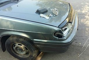 Нарушил дважды: ВАЗ столкнулся с маршруткой, а потом сбил пешехода