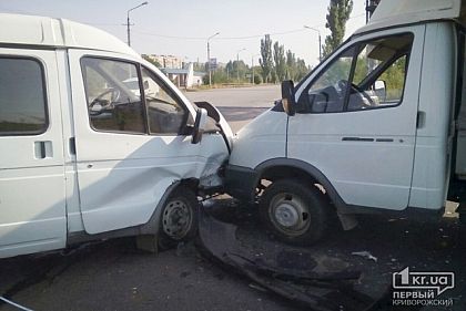 ДТП в Кривом Роге: Столкнулись «Opel», «ГАЗ» и «Соболь»