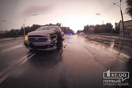 Тройное ДТП в Кривом Роге: Водитель Копейки вылетел через лобовое стекло