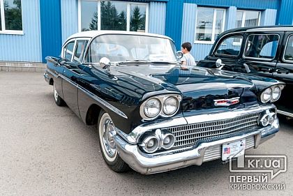 Криворожанам продемонстрировали лучшие автомобили минувшего столетия
