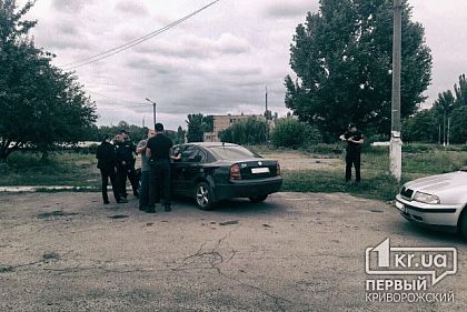 В Кривом Роге муж судьи спровоцировал ДТП, угрожал полиции пистолетом