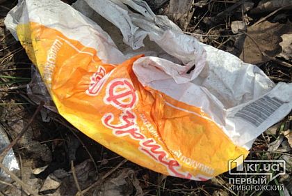 «Свидетели событий»: Мусор из супермаркета Фуршет летит во дворы частных домов