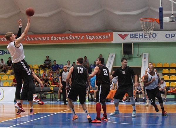 Баскетболисты из Кривого Рога сыграли против «Черкасских Мавп»