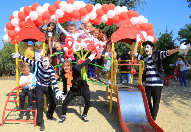 Жителям села Макаровка – новая детская площадка