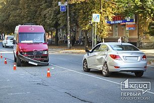 ДТП в Кривом Роге. Полная пассажиров маршрутка протаранила Hyundai