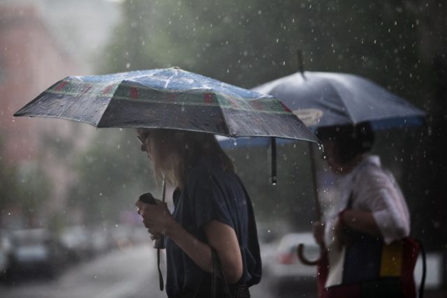 Украину зальет грозовыми дождями: синоптики рассказали, какую ждать погоду
