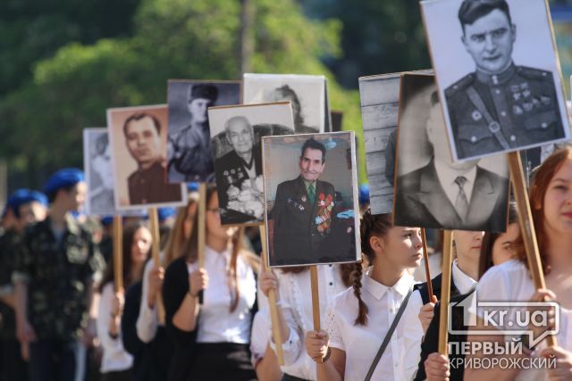 В Кривом Роге прошел праздничный парад ко Дню победы над нацизмом