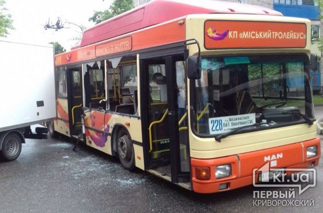 Без тормозов: Грузовик протаранил новый 228-й автобус