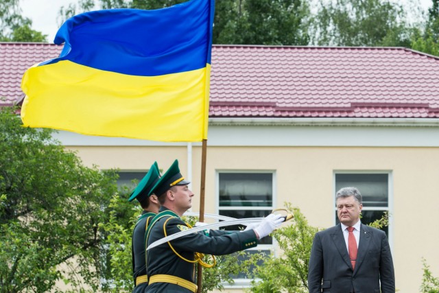 Президент Украины поручил увеличить зарплаты пограничникам