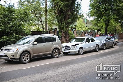 Тройное ДТП «МММ»: В Кривом Роге столкнулись три иномарки
