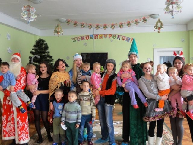 Школярі Інгулецького району подарували справжню новорічну казку вихованцям Криворізького спеціалізованого будинку дитини