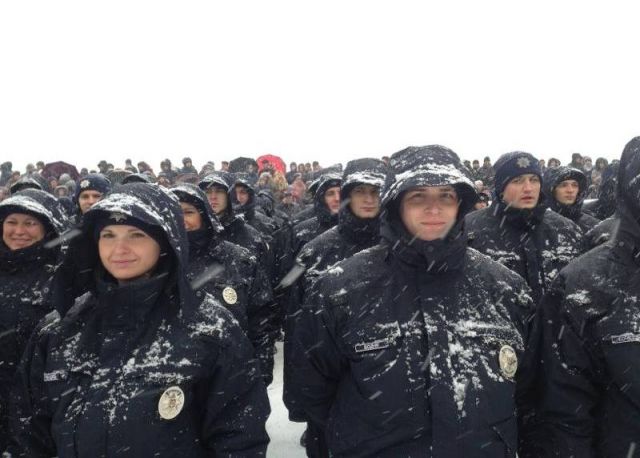 Новые патрульные полицейские Днепропетровска приняли присягу. Кривой Рог на очереди