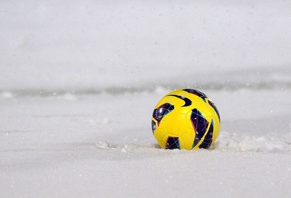 Снегопад отменил футбольные матчи в Кривом Роге