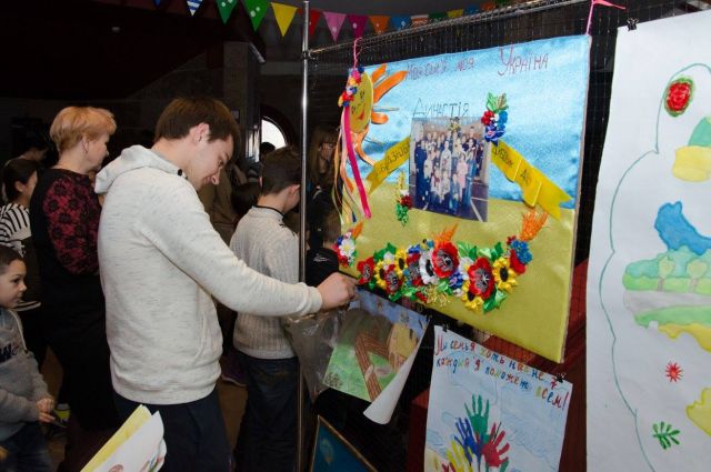 Многодетная семья из Кривого Рога выиграла областной конкурс семейных рисунков