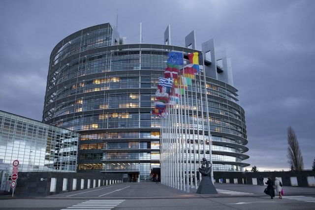 Европарламент поддержал отмену ВИЗ для украинцев, - резолюция