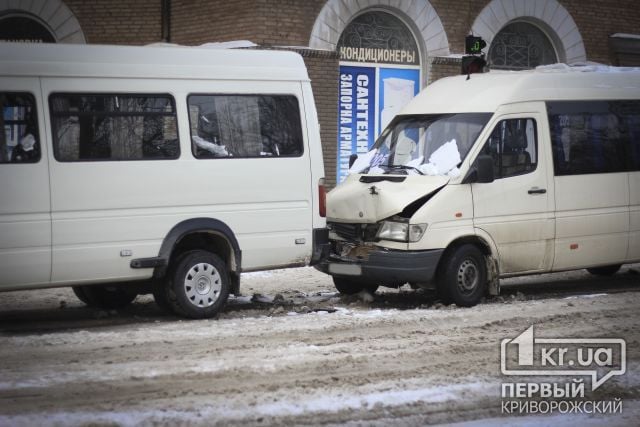 Две маршрутки не поделили дорогу на «Стреле»