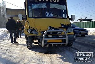 «Свидетели событий»: В Кривом Роге пьяный водитель маршрутки влетел в припаркованный «BMW»