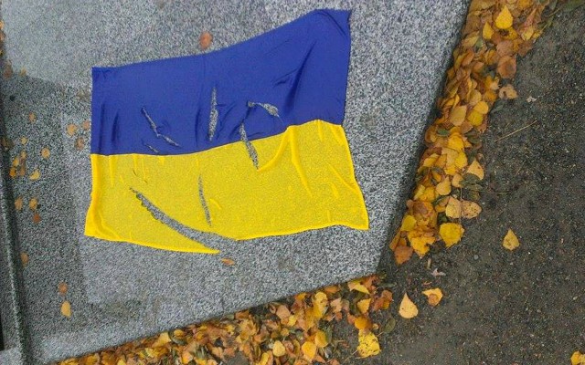Вандали осквернили державний символ на могилі воїна АТО