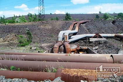 «Щодня ризикуємо життям, щоб дістатись дому», - криворіжці їздять забороненою дорогою