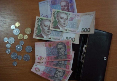 Зарплата украинцев выросла на 2,5%