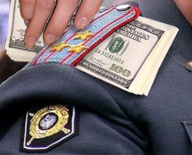 Днепропетровский милиционер вымогал взятку в 20 000 гривен