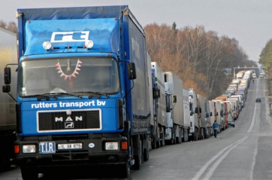 На Днепропетровщине запретили передвигаться большегрузному транспорту днем