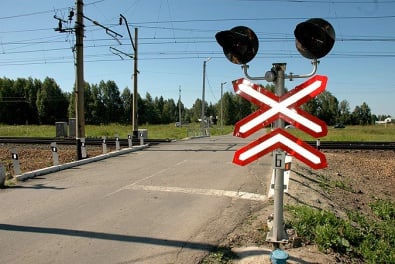У украинцев будут забирать машины за неправильный переезд путей