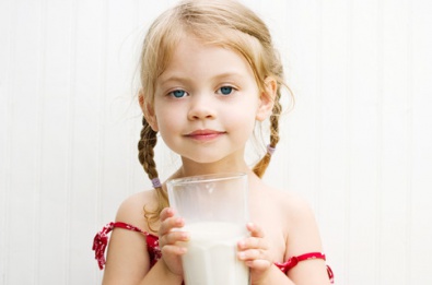 Школьников обяжут пить молоко