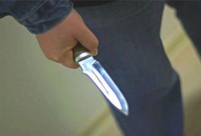 В Днепропетровской области ударили ножом в шею 20-летнего парня