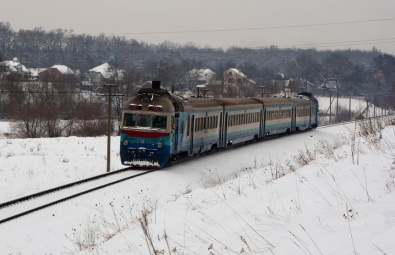 Из-за непогоды поезда в Украине опаздывают и выходят из строя в безлюдной местности