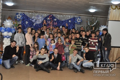 Криворожские молодые националисты помогли детским домам в канун Нового года