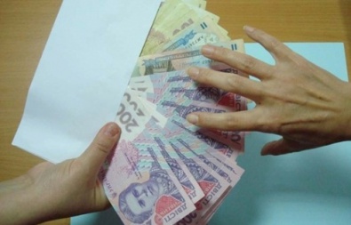 Каждый четвертый украинец получает зарплату «в конвертах»