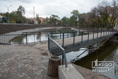 В Кривом Роге завершается реконструкция моста и расчистка русла реки Старая Саксагань
