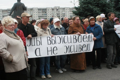 Доход сотен тысяч украинцев ниже прожиточного минимума