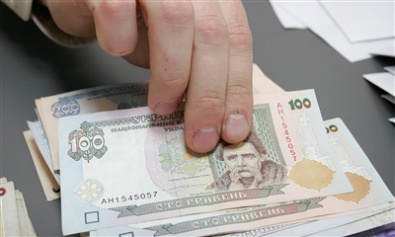 В Украине снова понизилась средняя заработная плата