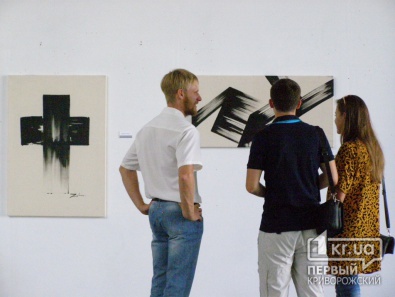В Кривом Роге открылась выставка "Абстракции Ларисы Завертайло" в "Солнечной галерее"
