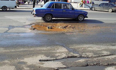На ремонт всех дорог в Украине понадобиться почти столетие