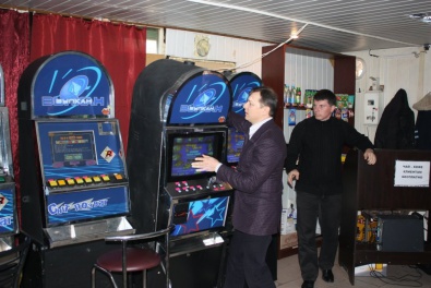 Народный депутат Украины разгромил на 95-квартале зал игровых автоматов (ФОТО+ВИДЕО)