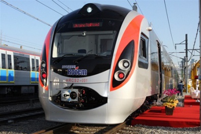 Корейский чудо-поезд «Hyundai» в первой же поездке получил пробоину от украинского перрона