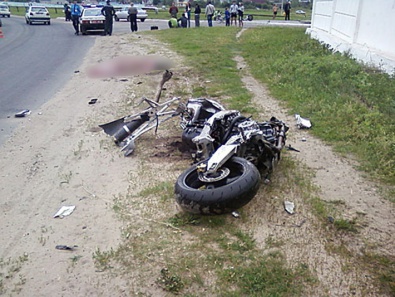 Криворожанин влетел на мотоцикле в бетонный забор