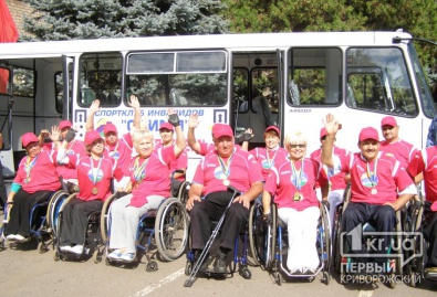 Криворожским «олимпийцам» подарили автобус