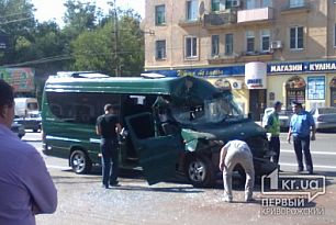 Страшное ДТП в Кривом Роге: маршрутка влетела в грузовой автомобиль (ОБНОВЛЕНО)