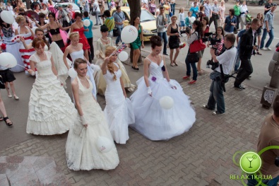 В Кривом Роге прошел парад невест
